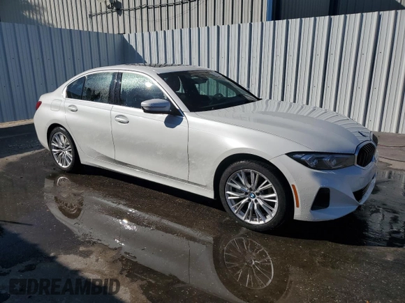 2024 BMW 3 Series 330i with VIN 3MW69FF09R8E39109, listed as a Copart auction lot 48945895 with 33,085 mi miles and Clean Title. Bid and sale history available at carsss.com. Image 4.