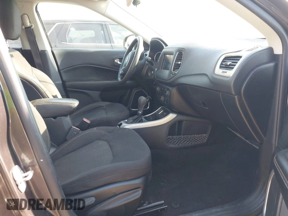 2020 Jeep Compass Sport z VIN 3C4NJCAB9LT220023, wystawiony jako IAAI lot #41999428 z przebiegiem 83 374 mil mil oraz . Historia ofert i sprzedaży dostępna na DreamBid. Obrazek 5.