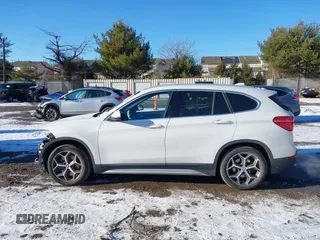 2018 BMW X1 xDrive28i z VIN WBXHT3C36J5L30217, wystawiony jako IAAI lot #41237775 z przebiegiem 60 071 mil mil oraz . Historia ofert i sprzedaży dostępna na DreamBid. Obrazek 14.