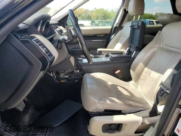 2020 Land Rover Discovery SE z VIN SALRG2RV5L2422117, wystawiony jako Copart lot #47465175 z przebiegiem Nie podano mil oraz Czysty tytuł • Clean title. Historia ofert i sprzedaży dostępna na DreamBid. Obrazek 7.