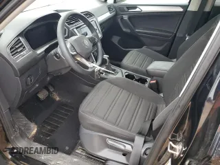 2022 Volkswagen Tiguan S z VIN 3VV1B7AX9NM034513, wystawiony jako Copart lot #43019025 z przebiegiem 71 010 mil mil oraz Szkoda całkowita • Salvage title. Historia ofert i sprzedaży dostępna na DreamBid. Obrazek 7.
