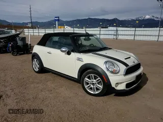 2012 MINI Convertible S z VIN WMWZP3C58CT250629, wystawiony jako Copart lot #57265655 z przebiegiem 99 216 mil mil oraz Szkoda całkowita • Salvage title. Historia ofert i sprzedaży dostępna na DreamBid. Obrazek 13.