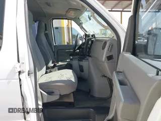 2012 Ford Econoline Passenger XL с VIN 1FMNE1BW8CDA28281, выставлен на аукционе IAAI как лот 42515949 с пробегом Не указан миль и . История ставок и продаж доступна на DreamBid. Изображение 5.