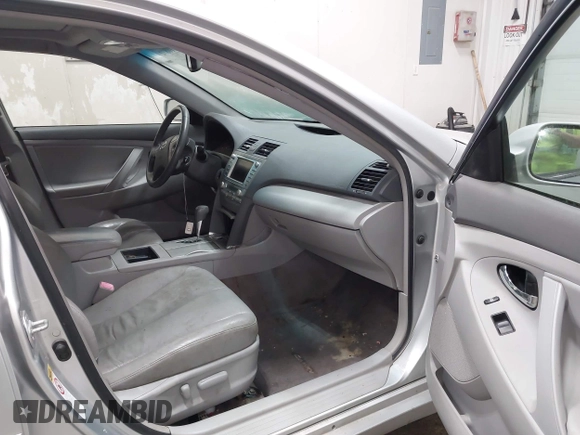 2007 Toyota Camry z VIN JTNBB46KX73018805, wystawiony jako IAAI lot #42210872 z przebiegiem 138 975 mil mil oraz . Historia ofert i sprzedaży dostępna na DreamBid. Obrazek 5.
