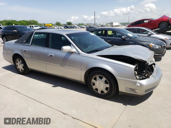 2004 Cadillac DeVille z VIN 1G6KD54Y14U196655, wystawiony jako Copart lot #50882364 z przebiegiem 80 588 mil mil oraz Szkody całkowita. Historia ofert i sprzedaży dostępna na DreamBid. Obrazek 4.