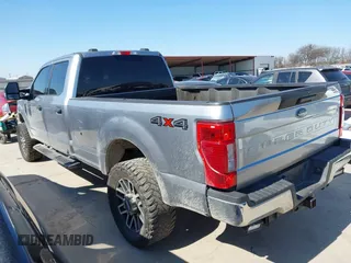 2020 Ford F-250 XL z VIN 1FT7W2BT7LED05048, wystawiony jako IAAI lot #41609250 z przebiegiem 134 575 mil mil oraz . Historia ofert i sprzedaży dostępna na DreamBid. Obrazek 3.