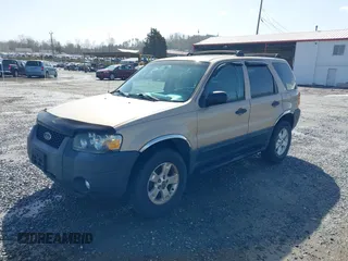 2007 Ford Escape XLT with VIN 1FMYU03Z47KB51872, listed as a IAAI auction lot 41656587 with 141,708 mi miles. Bid and sale history available at carsss.com. Image 2.