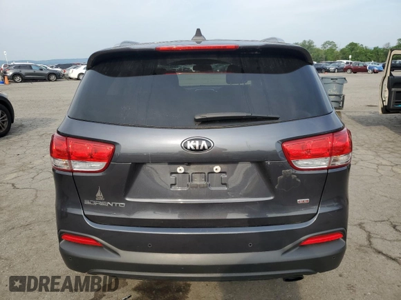 2017 Kia Sorento LX z VIN 5XYPGDA33HG333664, wystawiony jako Copart lot #59619905 z przebiegiem 76 439 mil mil oraz Szkoda całkowita • Salvage title. Historia ofert i sprzedaży dostępna na DreamBid. Obrazek 6.