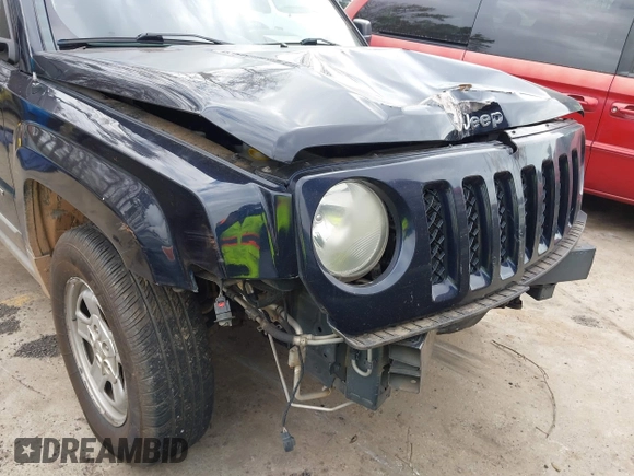 2011 Jeep Patriot Latitude with VIN 1J4NT1GB5BD140710, listed as a IAAI auction lot 41499486 with 182,809 mi miles. Bid and sale history available at carsss.com. Image 12.