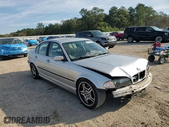 2001 BMW 3 Series 330i with VIN WBAAV53451FT02042, listed as a Copart auction lot 81005284 with 152,657 mi miles and Salvage Title. Bid and sale history available at carsss.com. Image 10.
