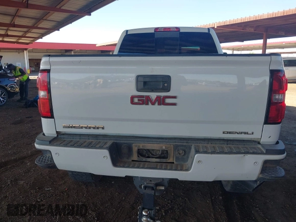 2016 GMC Sierra 2500HD Denali z VIN 1GT12UE85GF157972, wystawiony jako IAAI lot #40659216 z przebiegiem 130 351 mil mil oraz . Historia ofert i sprzedaży dostępna na DreamBid. Obrazek 16.