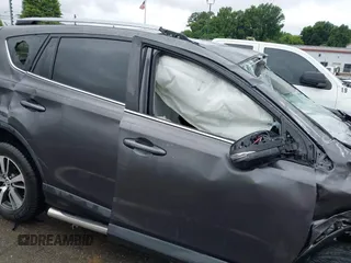 2018 Toyota RAV4 XLE z VIN JTMWFREV3JJ184752, wystawiony jako IAAI lot #42356452 z przebiegiem 79 532 mil mil oraz . Historia ofert i sprzedaży dostępna na DreamBid. Obrazek 14.