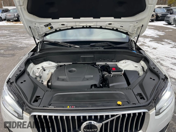 2022 Volvo XC90 Momentum with VIN YV4102PK9N1833740, listed as a Copart auction lot 89215195 with 99,957 mi miles and Clean Title. Bid and sale history available at carsss.com. Image 8.