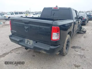 2021 Ram 1500 Big Horn z VIN 1C6RREFG7MN630189, wystawiony jako IAAI lot #41371219 z przebiegiem 62 613 mil mil oraz . Historia ofert i sprzedaży dostępna na DreamBid. Obrazek 4.