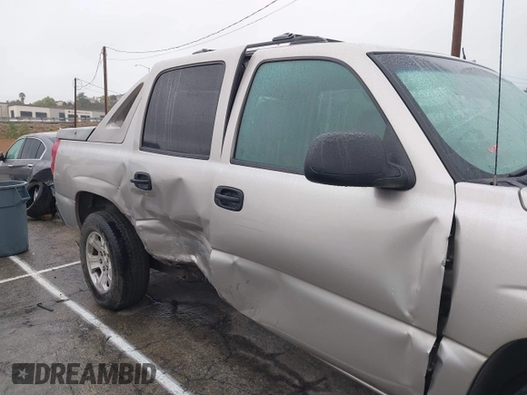 2005 Chevrolet Avalanche LS with VIN 3GNEC12Z05G163675, listed as a IAAI auction lot 41461801 with 430,784 mi miles and . Bid and sale history available at DreamBid. Image 6.