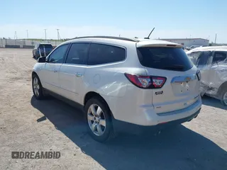 2013 Chevrolet Traverse LTZ z VIN 1GNKVLKD8DJ107168, wystawiony jako IAAI lot #42242078 z przebiegiem 271 640 mil mil oraz . Historia ofert i sprzedaży dostępna na DreamBid. Obrazek 3.