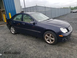 2007 Mercedes-Benz C 230 Sport z VIN WDBRF52H87F862300, wystawiony jako Copart lot #63979635 z przebiegiem 219 559 mil mil oraz Czysty tytuł • Clean title. Historia ofert i sprzedaży dostępna na DreamBid. Obrazek 4.