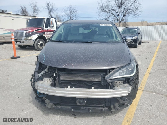 2017 Chrysler Pacifica Limited with VIN 2C4RC1GG3HR559437, listed as a Copart auction lot 49320295 with 114,984 mi miles and Salvage Title. Bid and sale history available at carsss.com. Image 5.