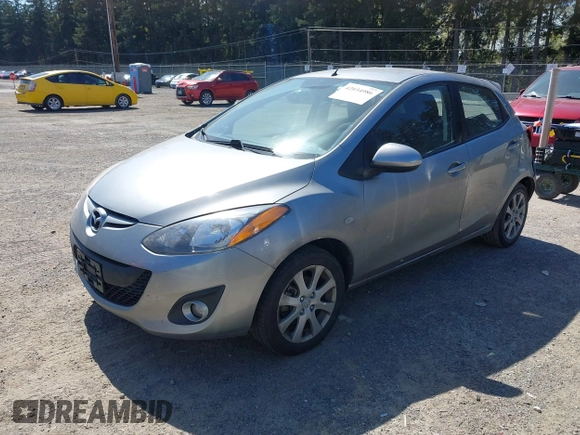 2013 Mazda 2 Touring z VIN JM1DE1LY5D0160410, wystawiony jako IAAI lot #42034986 z przebiegiem 124 791 mil mil oraz . Historia ofert i sprzedaży dostępna na DreamBid. Obrazek 2.