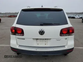 2008 Volkswagen Touareg V6 z VIN WVGBE77L08D043577, wystawiony jako Copart lot #50735775 z przebiegiem Nie podano mil oraz Szkoda całkowita • Salvage title. Historia ofert i sprzedaży dostępna na DreamBid. Obrazek 6.
