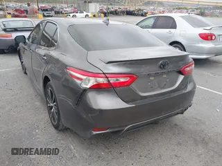 2020 Toyota Camry SE z VIN 4T1G11AK2LU989218, wystawiony jako IAAI lot #42204901 z przebiegiem 83 147 mil mil oraz . Historia ofert i sprzedaży dostępna na DreamBid. Obrazek 3.