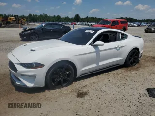 2018 Ford Mustang EcoBoost z VIN 1FA6P8TH9J5127572, wystawiony jako Copart lot #62004255 z przebiegiem 55 783 mil mil oraz Szkoda całkowita • Salvage title. Historia ofert i sprzedaży dostępna na DreamBid. Obrazek 1.