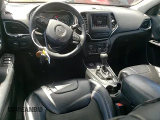 2019 Jeep Cherokee Latitude Plus z VIN 1C4PJMLN3KD333945, wystawiony jako Copart lot #56859834 z przebiegiem 84 620 mil mil oraz Szkoda całkowita • Salvage title. Historia ofert i sprzedaży dostępna na DreamBid. Obrazek 8.