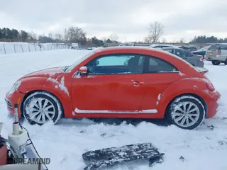 2017 Volkswagen Beetle 1.8T SE with VIN 3VWJ17AT3HM624934, listed as a IAAI auction lot 41389551 with 29,109 mi miles. Bid and sale history available at carsss.com. Image 14.