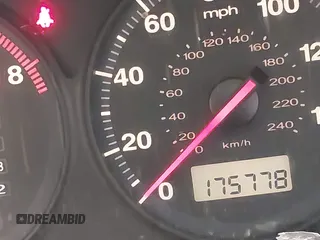2001 Honda Civic LX z VIN 2HGES16571H556376, wystawiony jako IAAI lot #42203997 z przebiegiem 175 778 mil mil oraz . Historia ofert i sprzedaży dostępna na DreamBid. Obrazek 15.