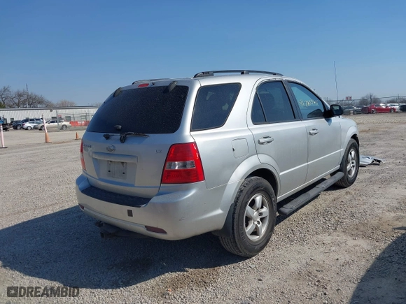 2009 Kia Sorento LX with VIN KNDJD735095872431, listed as a IAAI auction lot 41785965 with 205,117 mi miles. Bid and sale history available at carsss.com. Image 4.