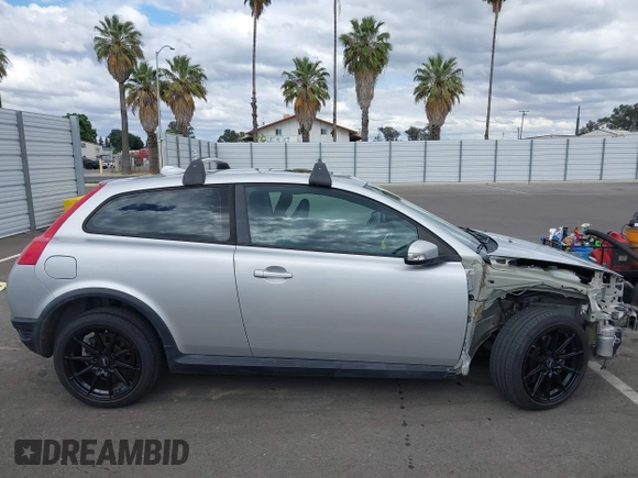 2010 Volvo C30 с VIN YV1672MK7A2174919, выставлен на аукционе IAAI как лот 42254387 с пробегом Не указан миль и . История ставок и продаж доступна на DreamBid. Изображение 14.