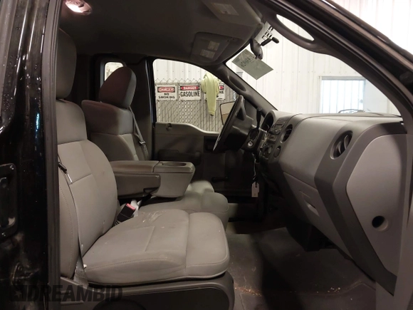 2004 Ford F-150 XL with VIN 1FTRF12W94NC05354, listed as a IAAI auction lot 41936926 with 105,846 mi miles. Bid and sale history available at carsss.com. Image 5.