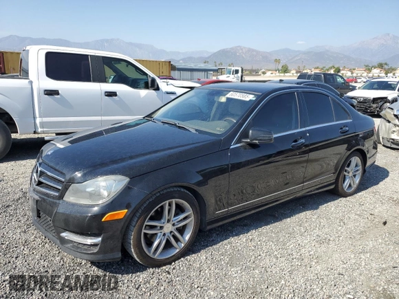 2014 Mercedes-Benz C 250 Sport z VIN WDDGF4HB5EA968032, wystawiony jako Copart lot #60570585 z przebiegiem 121 077 mil mil oraz Czysty tytuł • Clean title. Historia ofert i sprzedaży dostępna na DreamBid. Obrazek 1.