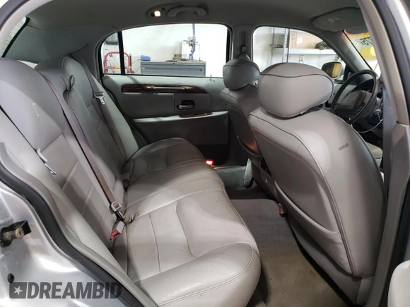 2002 Lincoln Town Car Executive z VIN 1LNHM81W32Y628546, wystawiony jako Copart lot #54248775 z przebiegiem 188 496 mil mil oraz Czysty tytuł • Clean title. Historia ofert i sprzedaży dostępna na DreamBid. Obrazek 10.
