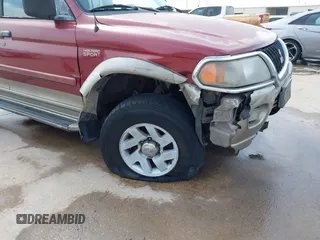 2001 Mitsubishi Montero Sport XLS with VIN JA4LS31H21P050687, listed as a IAAI auction lot 41532653 with 183,037 mi miles. Bid and sale history available at carsss.com. Image 6.