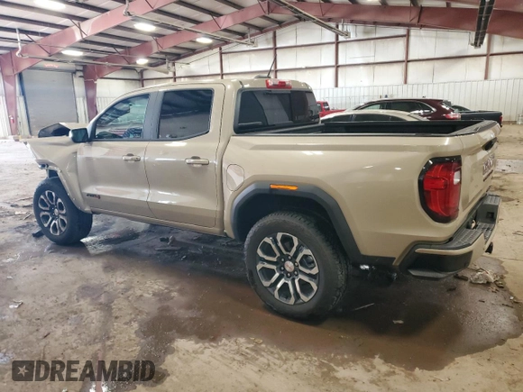 2024 GMC Canyon 4WD AT4 z VIN 1GTP6DEK7R1130962, wystawiony jako Copart lot #77139454 z przebiegiem 3236 mil mil oraz Szkody całkowita. Historia ofert i sprzedaży dostępna na DreamBid. Obrazek 2.