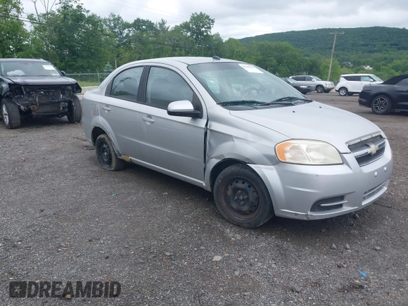 2009 Chevrolet Aveo 1LT z VIN KL1TD56E39B643484, wystawiony jako IAAI lot #42359233 z przebiegiem 88 974 mil mil oraz . Historia ofert i sprzedaży dostępna na DreamBid. Obrazek 1.