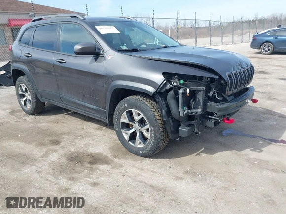 2015 Jeep Cherokee Trailhawk z VIN 1C4PJMBS3FW520328, wystawiony jako IAAI lot #41746017 z przebiegiem 83 485 mil mil oraz . Historia ofert i sprzedaży dostępna na DreamBid. Obrazek 1.