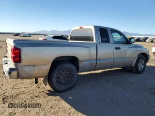 2005 Dodge Dakota SLT z VIN 1D7HE42K65S269227, wystawiony jako Copart lot #84977934 z przebiegiem 135 031 mil mil oraz Szkoda całkowita • Salvage title. Historia ofert i sprzedaży dostępna na DreamBid. Obrazek 3.