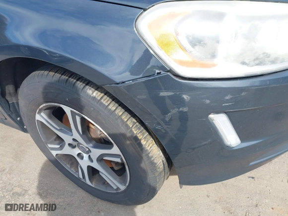 2014 Volvo XC60 3.0L R-Design Premier Plus with VIN YV4902DZXE2545921, listed as a IAAI auction lot 42026506 with 232,903 mi miles. Bid and sale history available at carsss.com. Image 18.