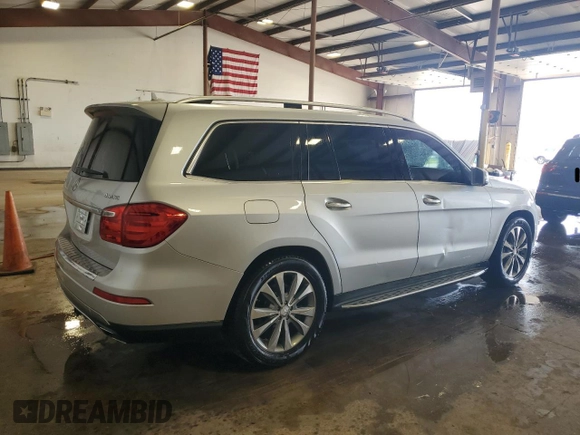 2013 Mercedes-Benz GL 450 z VIN 4JGDF7CE4DA115020, wystawiony jako Copart lot #54309625 z przebiegiem 166 123 mil mil oraz Szkoda całkowita • Salvage title. Historia ofert i sprzedaży dostępna na DreamBid. Obrazek 3.