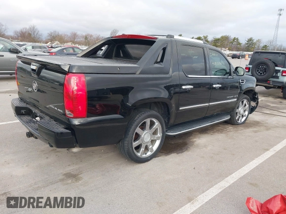 2008 Cadillac Escalade EXT z VIN 3GYFK62898G267066, wystawiony jako IAAI lot #41838226 z przebiegiem 115 559 mil mil oraz . Historia ofert i sprzedaży dostępna na DreamBid. Obrazek 4.