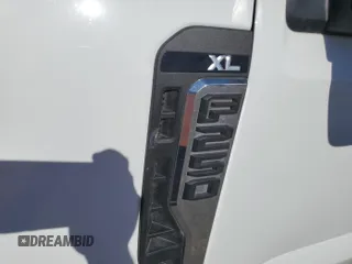 2023 Ford F-250 XL z VIN 1FT7W2BT2PEC31155, wystawiony jako IAAI lot #42567738 z przebiegiem 46 476 mil mil oraz . Historia ofert i sprzedaży dostępna na DreamBid. Obrazek 1.
