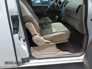 2012 Nissan Frontier SV z VIN 1N6AD0CU2CC438476, wystawiony jako IAAI lot #42525526 z przebiegiem 107 269 mil mil oraz . Historia ofert i sprzedaży dostępna na DreamBid. Obrazek 5.