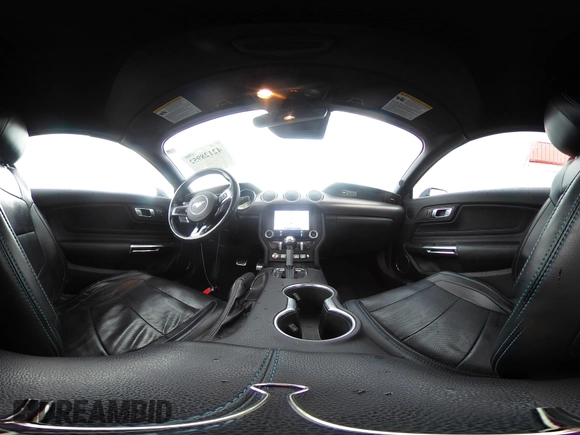 2020 Ford Mustang EcoBoost z VIN 1FATP8UH8L5106720, wystawiony jako IAAI lot #42128952 z przebiegiem 102 234 mil mil oraz . Historia ofert i sprzedaży dostępna na DreamBid. Obrazek 19.