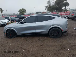 2021 Ford Mustang Mach-E GT z VIN 3FMTK4SE1MME00154, wystawiony jako IAAI lot #41536548 z przebiegiem 19 568 mil mil oraz . Historia ofert i sprzedaży dostępna na DreamBid. Obrazek 15.