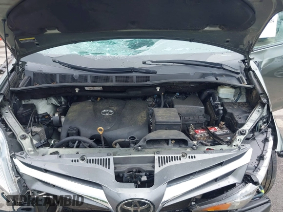 2020 Toyota Sienna XLE Auto Access Seat z VIN 5TDYZ3DC6LS021788, wystawiony jako IAAI lot #42178834 z przebiegiem 132 107 mil mil oraz . Historia ofert i sprzedaży dostępna na DreamBid. Obrazek 10.