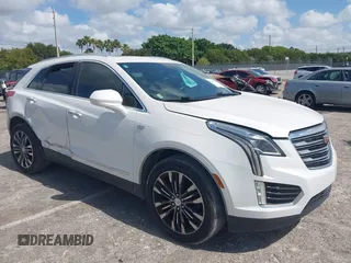 2017 Cadillac XT5 Premium Luxury FWD z VIN 1GYKNCRS5HZ230621, wystawiony jako IAAI lot #42123597 z przebiegiem 88 268 mil mil oraz . Historia ofert i sprzedaży dostępna na DreamBid. Obrazek 1.