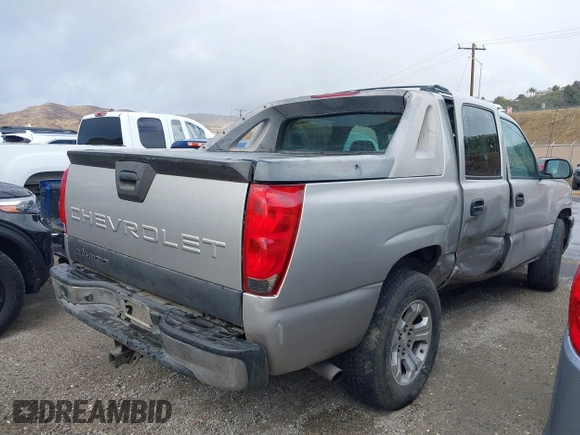 2005 Chevrolet Avalanche LS with VIN 3GNEC12Z05G163675, listed as a IAAI auction lot 41461801 with 430,784 mi miles and . Bid and sale history available at DreamBid. Image 4.