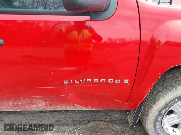 2007 Chevrolet Silverado 1500 1LT with VIN 1GCEK14067Z538823, listed as a IAAI auction lot 41996239 with 175,901 mi miles and . Bid and sale history available at DreamBid. Image 13.